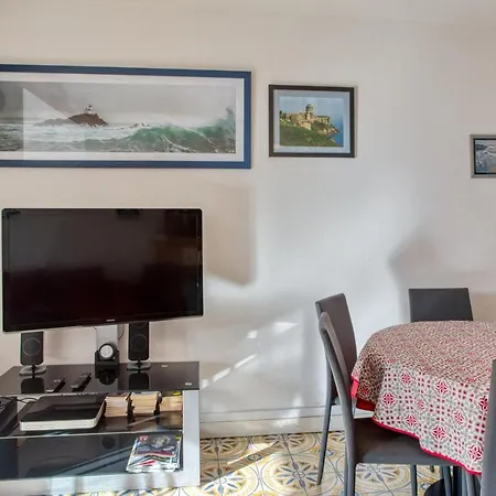 A Avec Balcon Apartman *